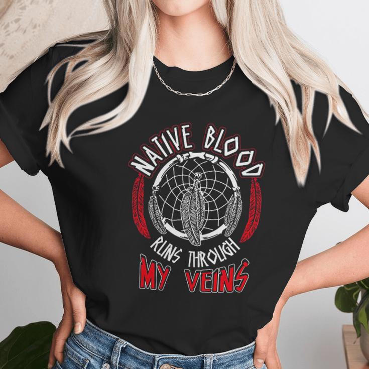 Dreamcatcher Wolf Native American Native Blood Women T-Shirt Gifts for Women