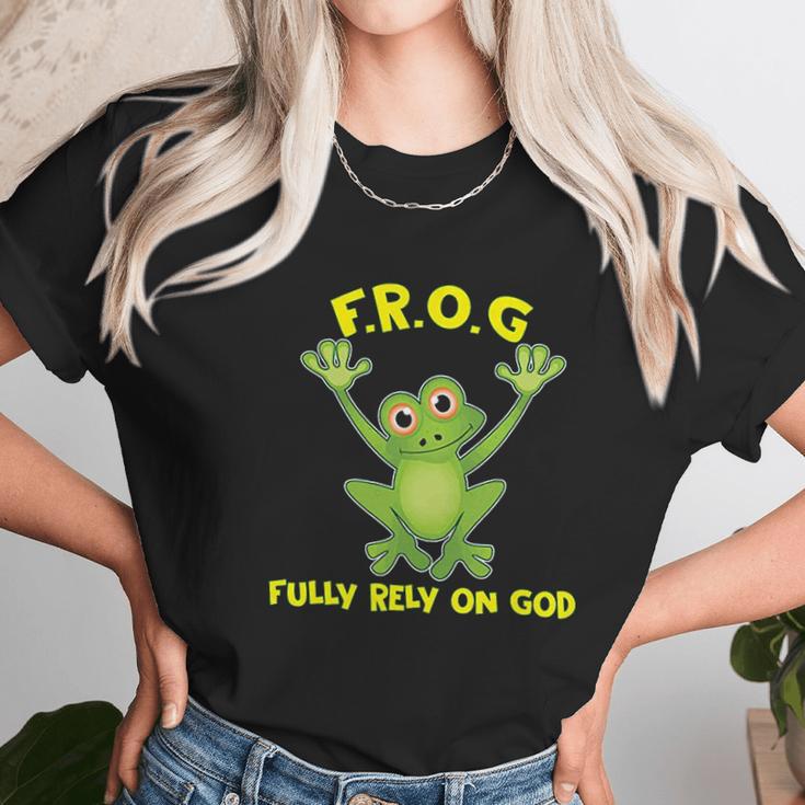 Frog Fully Rely On God Christianity Gift Women T-Shirt Gifts for Women