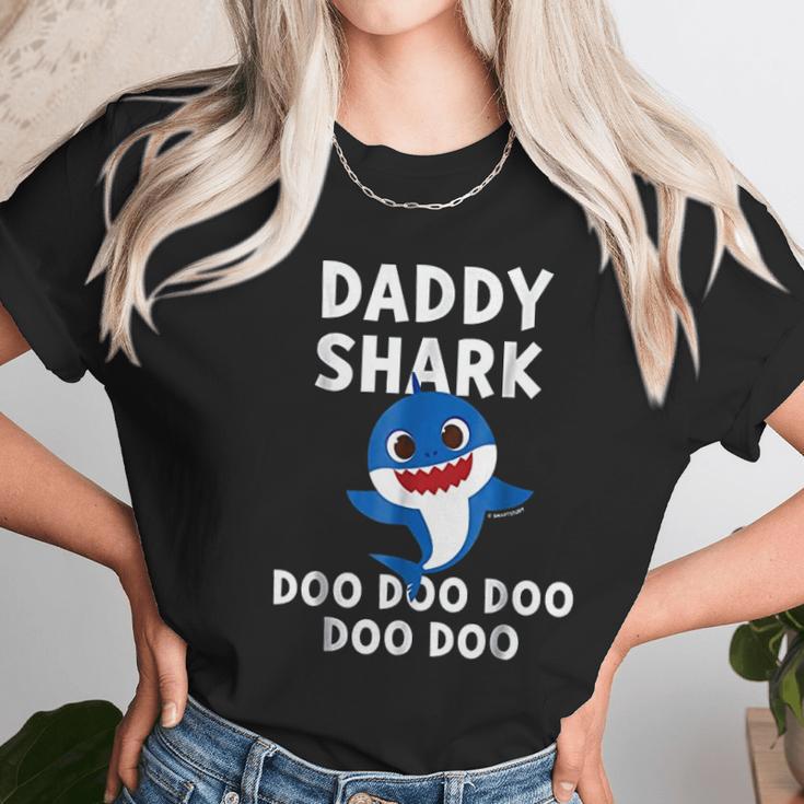 Funny Daddy Shark Doo Doo Best Christmas Gifts For Dad Women T-Shirt Gifts for Women