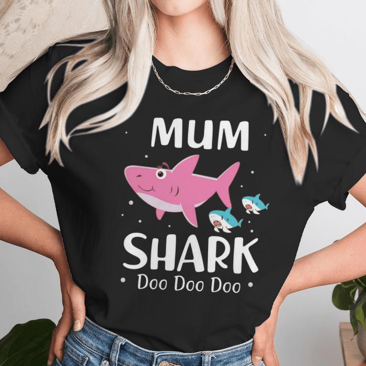 Funny Mum Pink Shark Doo Doo Doo Women T-Shirt Gifts for Women