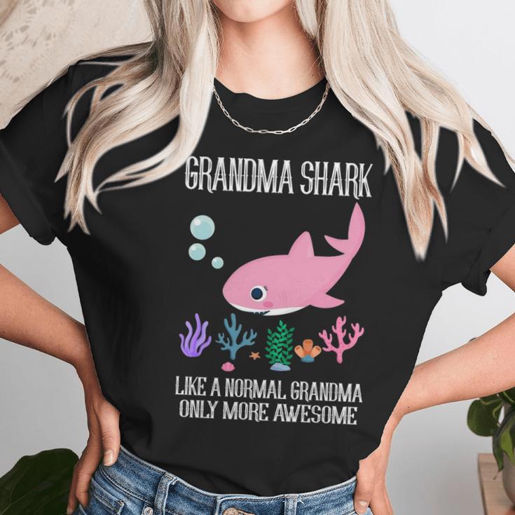 Grandma Gift Grandma Shark Only More Awesome Women T-Shirt Gifts for Women