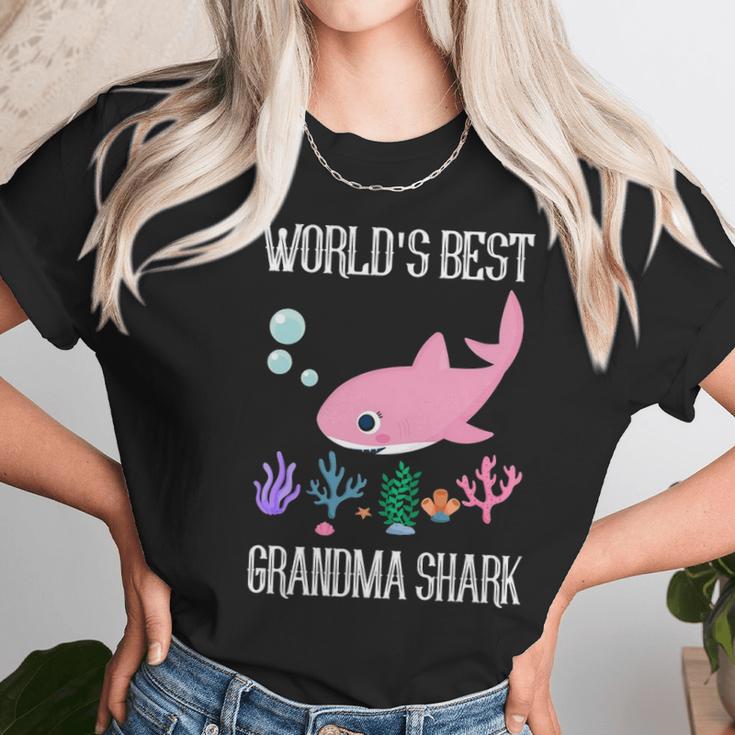 Grandma Gift Worlds Best Grandma Shark Women T-Shirt Gifts for Women