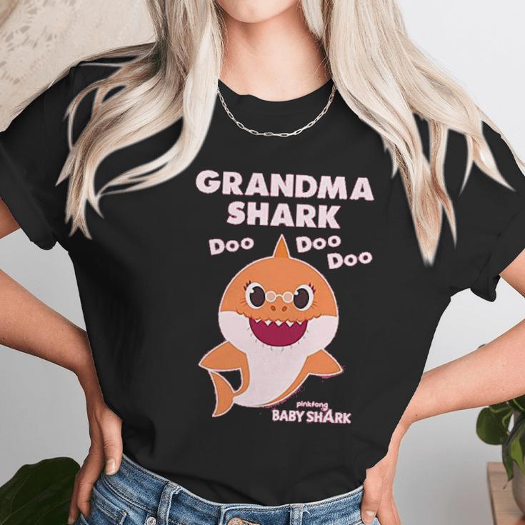 Grandma Shark Doo Doo Doo Baby Shark Nana Women T-Shirt Gifts for Women