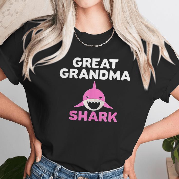 Great Grandma Shark Cute Grandmother Grandparent Gift Women T-Shirt Gifts for Women