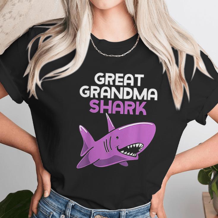 Great Grandma Shark Funny Family Gift Women T-Shirt Gifts for Women