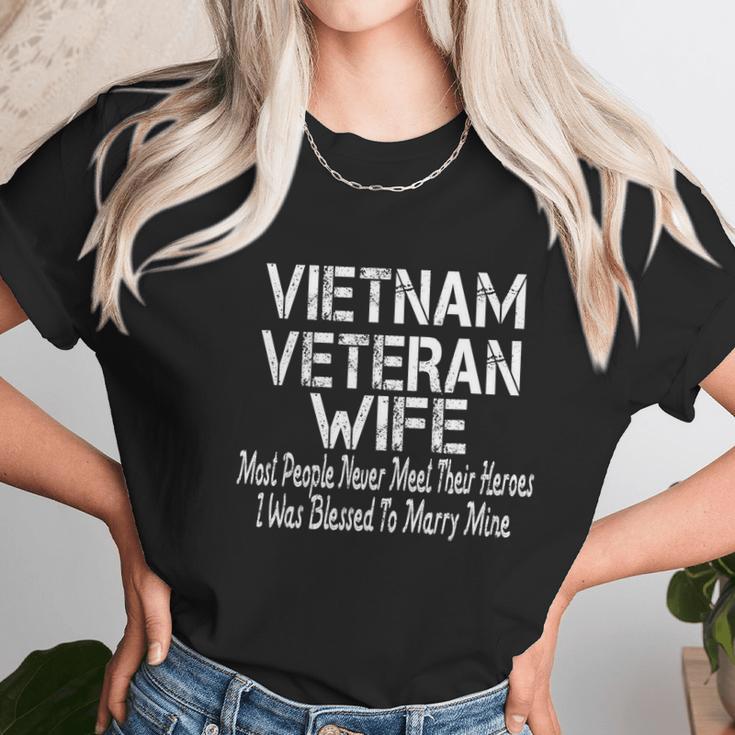 Great Vietnam Veteran Wife Gift Graphic Design Printed Casual Daily Basic Women T-Shirt Gifts for Women