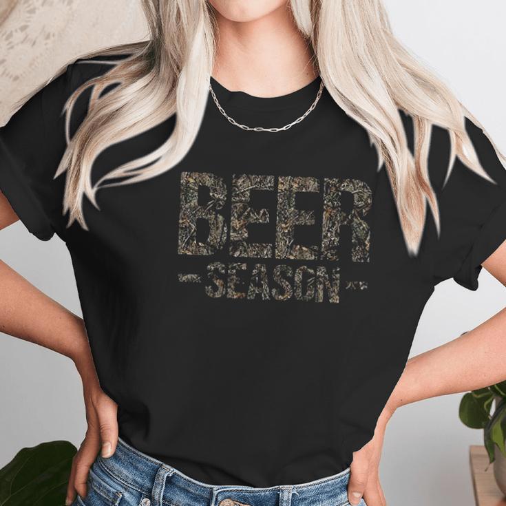 Grunt Style Realtree Edge Beer Season Women T-Shirt Gifts for Women