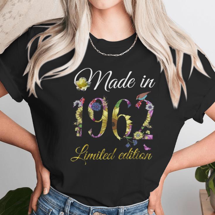 Made In 1962 Tee 60 Years Old Sunflowers Floral 60Th Birthday Women T-Shirt Gifts for Women