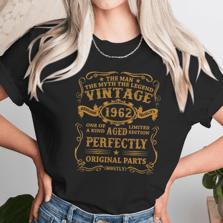 Mens Vintage 1962 Man Myth Legend 60 Years Old Gifts 60Th Birthday Women T-Shirt Gifts for Women