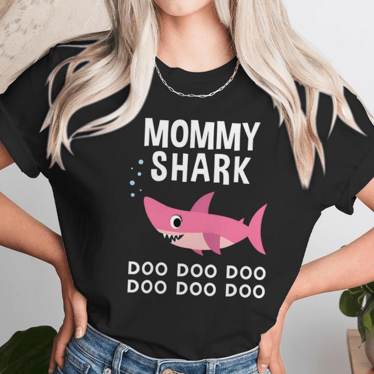 Mommy Shark Doo Doo For Matching Family Pajamas Women T-Shirt Gifts for Women