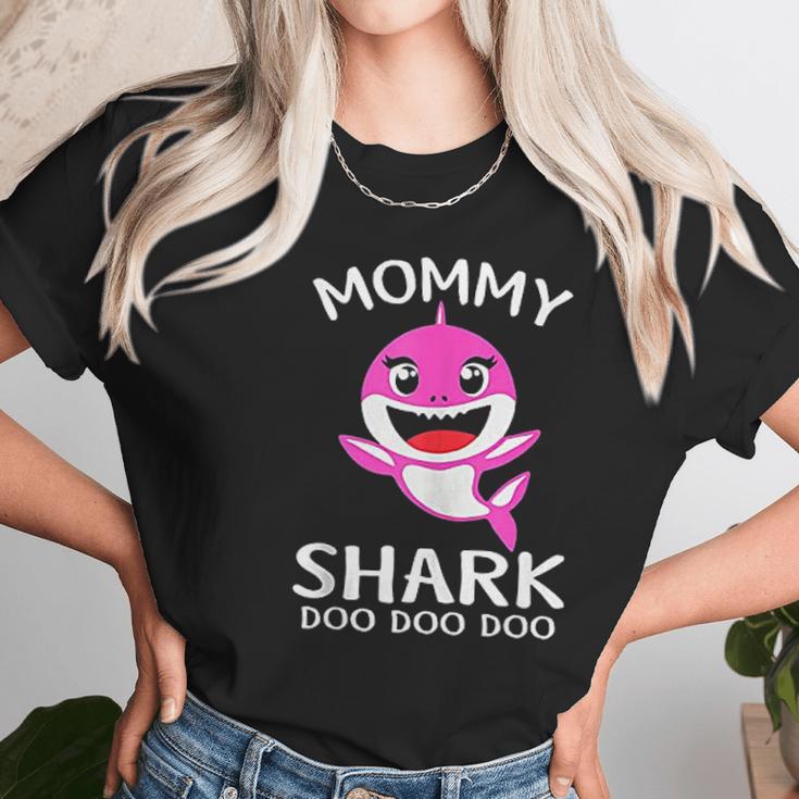 Mommy Shark Funny Mothers Day Gift Women T-Shirt Gifts for Women