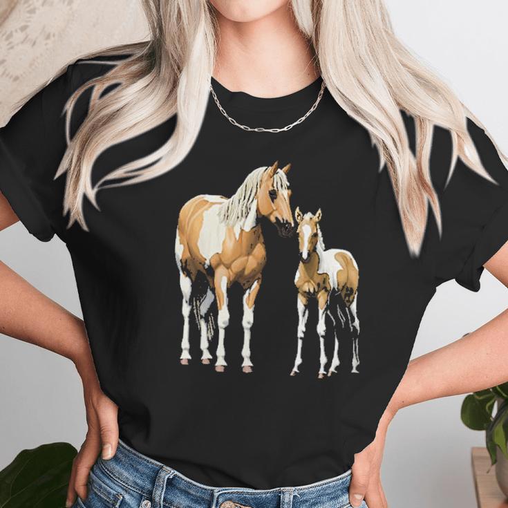 Palomino Pinto Mare Foal Paint Horses Women T-Shirt Gifts for Women