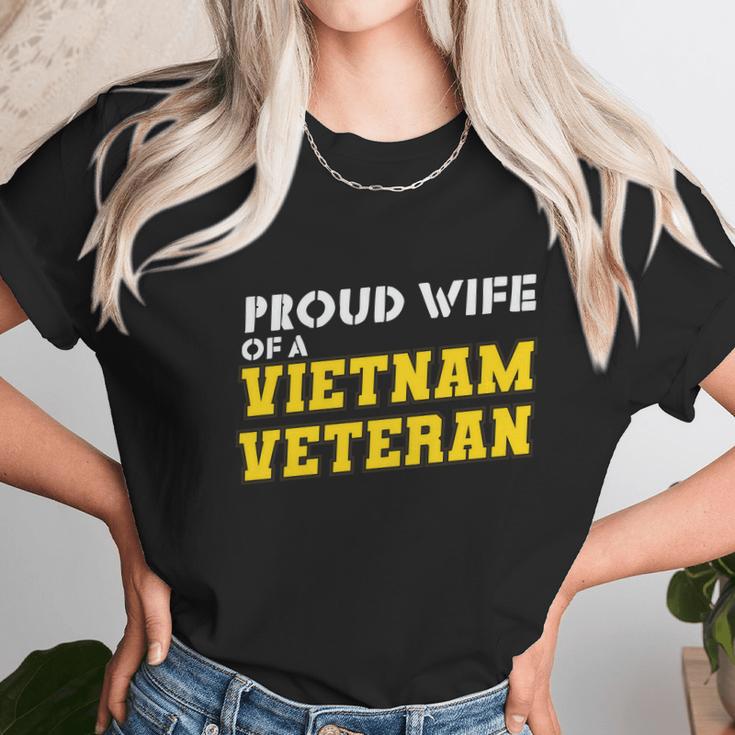 Proud Wife Of A Vietnam Veteran Us Army Veteran Day Graphic Design Printed Casual Daily Basic Women T-Shirt Gifts for Women