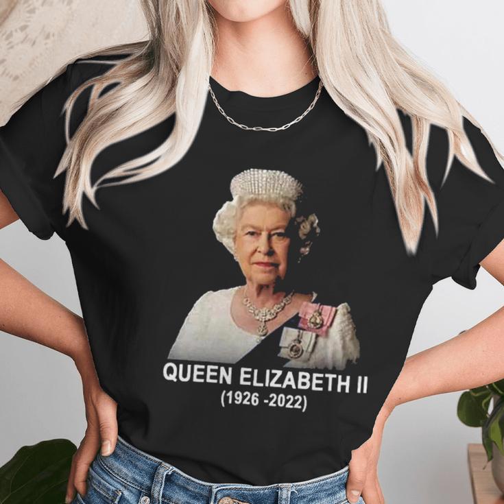 RIP Queen Elizabeth II 1926-2022 Gift Men Women T-Shirt Graphic Print Casual Unisex Tee Women T-Shirt Gifts for Women