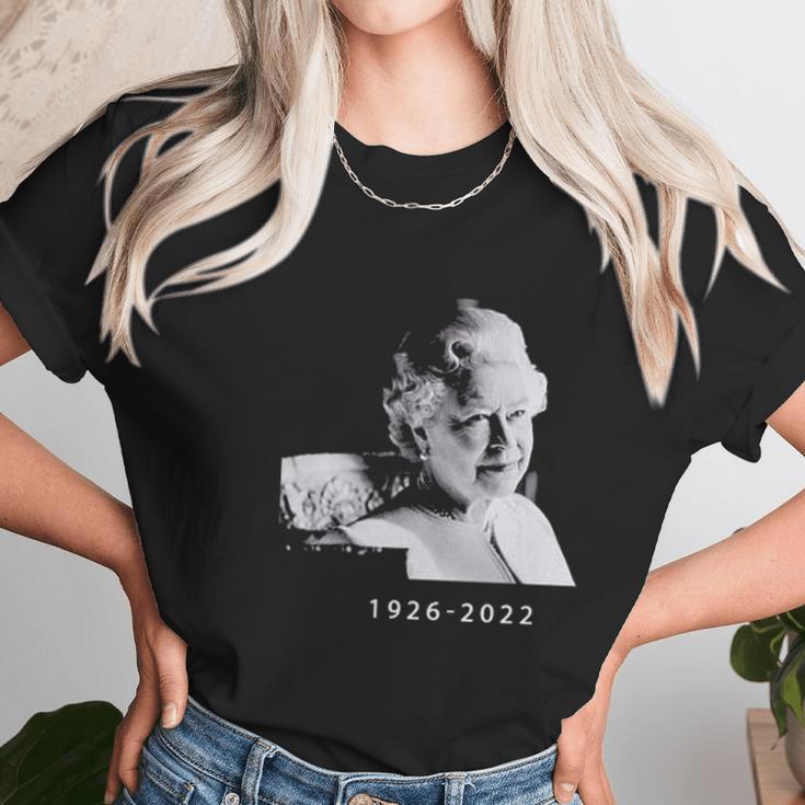 RIP Queen Elizabeth II Classic1926-2022 Men Women T-Shirt Graphic Print Casual Unisex Tee Women T-Shirt Gifts for Women