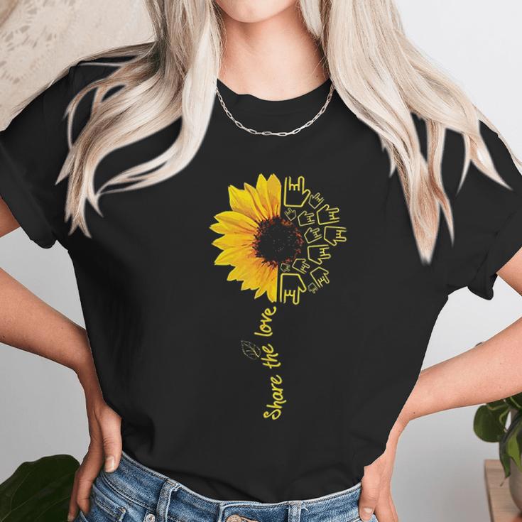 Sign Language Asl American Sunflower Share The Love Women T-Shirt Gifts for Women