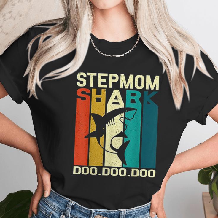 Step Mom Shark Doo Doo Doo Women T-Shirt Gifts for Women