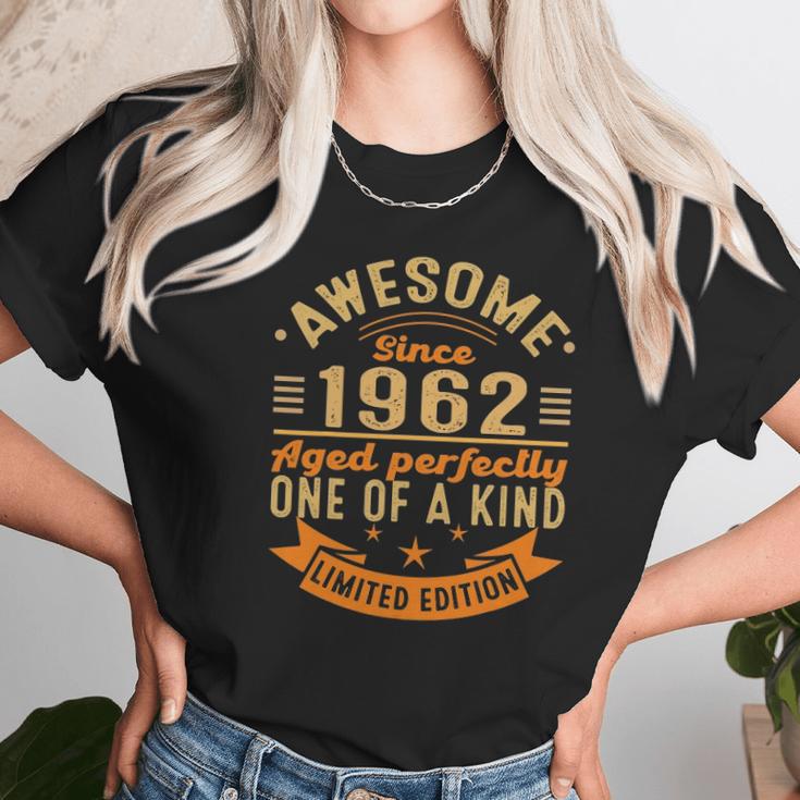 Vintage 1962 60Th Birthday For Men And Women 60 Years Old Women T-Shirt Gifts for Women