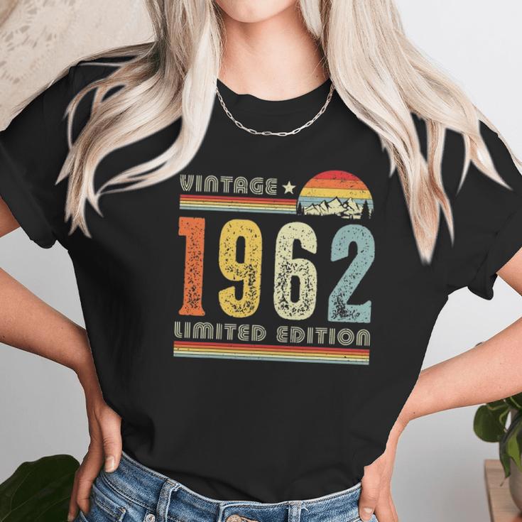 Vintage 1962 Made In 1962 60Th Birthday 60 Years Old Women T-Shirt Gifts for Women