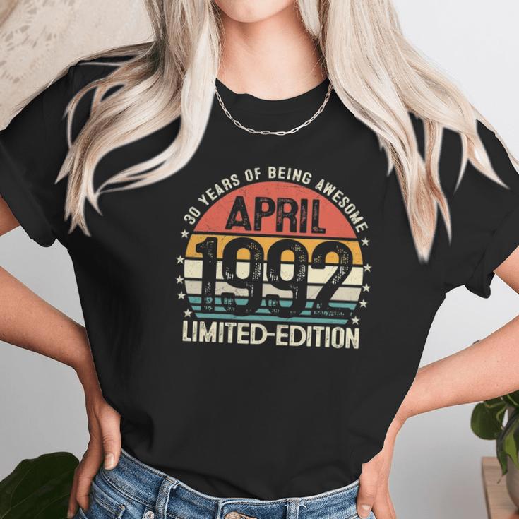 Vintage April 1992 30 Years Old 30Th Birthday Men Women Women T-Shirt Gifts for Women