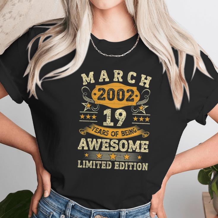 Vintage March 2002 19Th Birthday Men Women 19 Years Old Women T-Shirt Gifts for Women