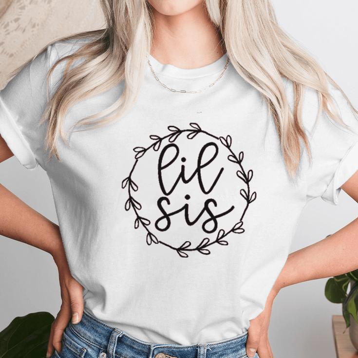 Lil Sis Little Sister Women T-Shirt Gifts for Women