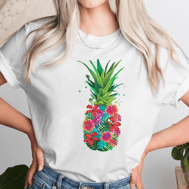 Pineapple Flowers Aloha Hawaii Vintage Hawaiian Women T-Shirt Gifts for Women