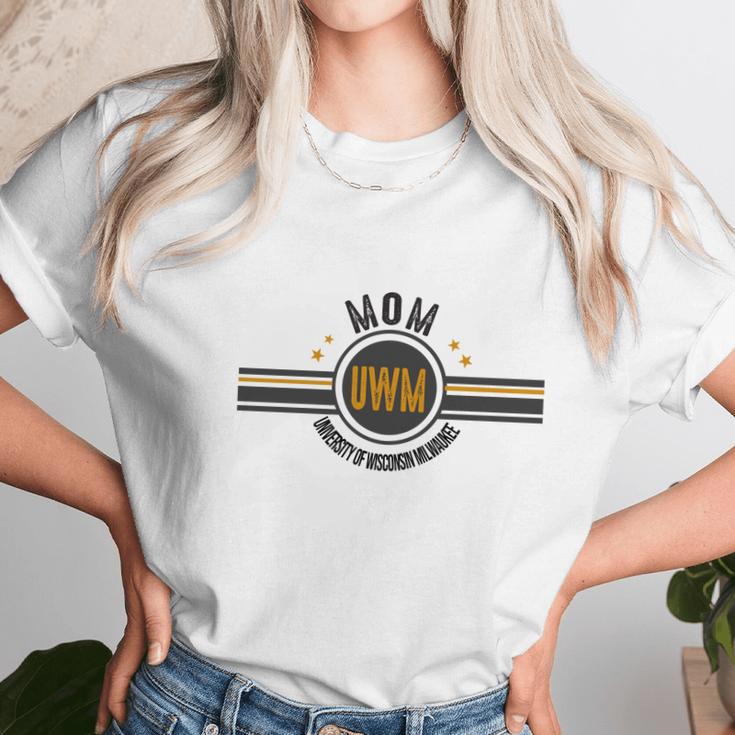 University Of Wisconsin Milwaukee Mom Awesome Family Gift Women T-Shirt Gifts for Women