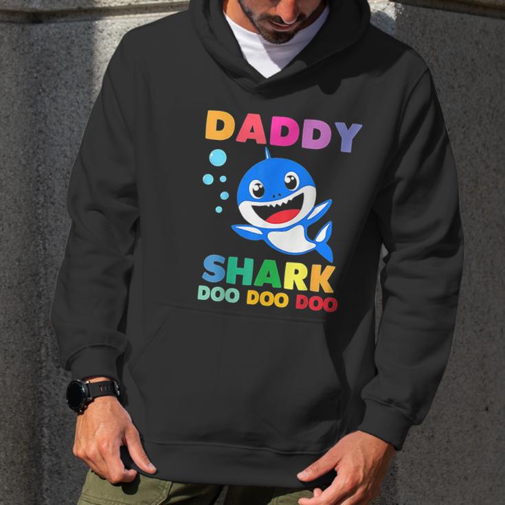 Daddy Shark Doo Doo Funny Dad Birthday Gifts Men Hoodie