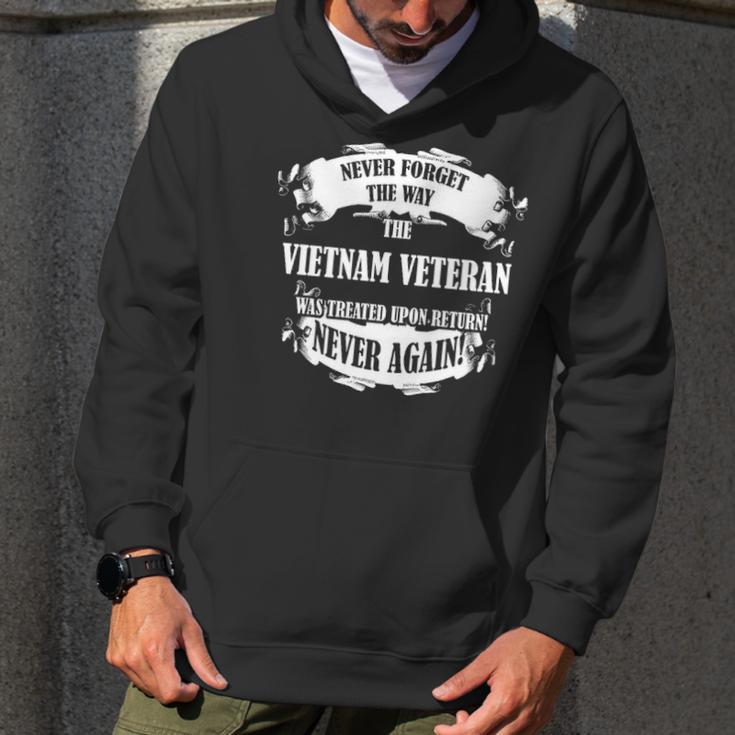 Never Forget The Way Vietnam Veteran Was Treated Men Hoodie