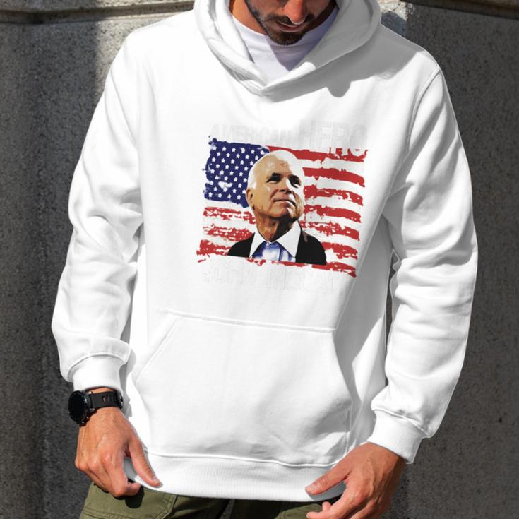 John Mccain T-Shirt - American Hero Retro Flag Usa Shirt Men Hoodie