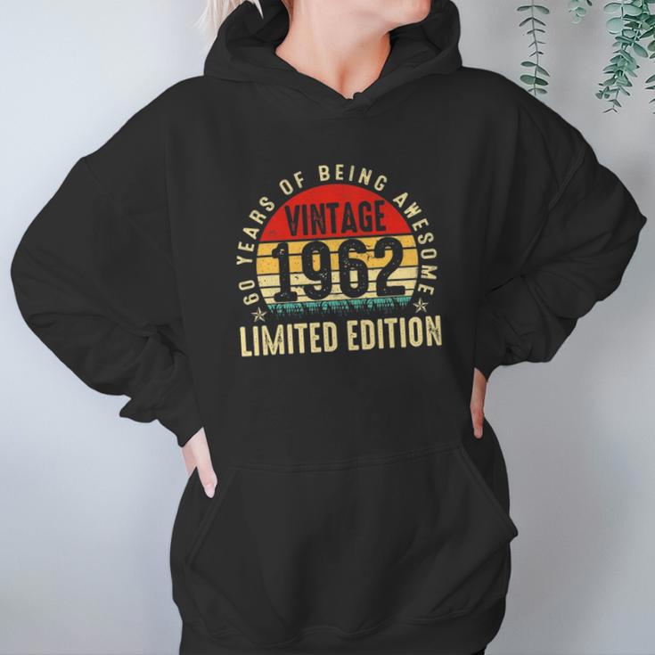 60 Years Old Awesome Vintage 1962 Retro 60Th Birthday Party Women Hoodie Gifts for Her