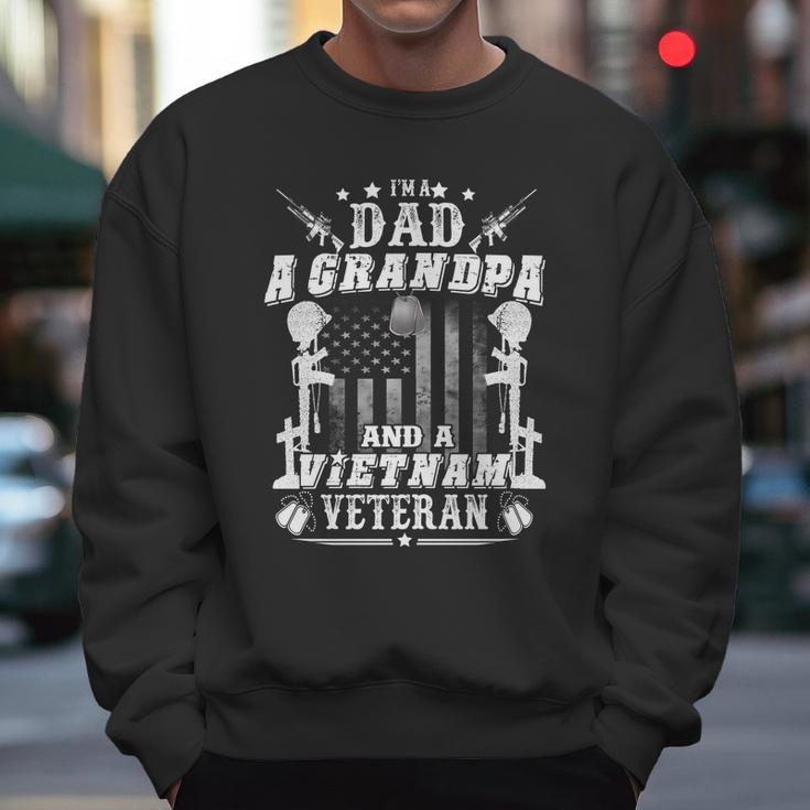 Im A Dad A Grandpa And Vietnam Veteran Graphic Design Printed Casual Daily Basic Men Sweatshirt