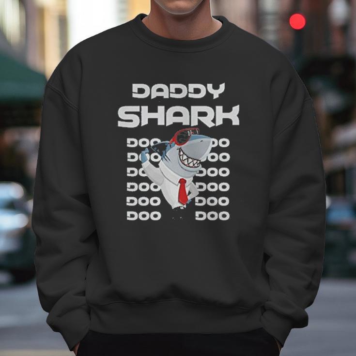 Daddy Shark Cool Dad Dad Birthday Gifts Men Sweatshirt