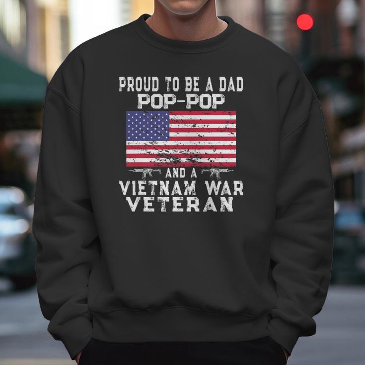 Mens Proud Dad Pop-Pop Vietnam War Veteran - Retro Us Flag Grandpa Men Sweatshirt