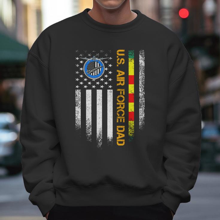 Vintage American Flag Proud Us Air Force Vietnam Veteran Dad Meaningful Gift Men Sweatshirt