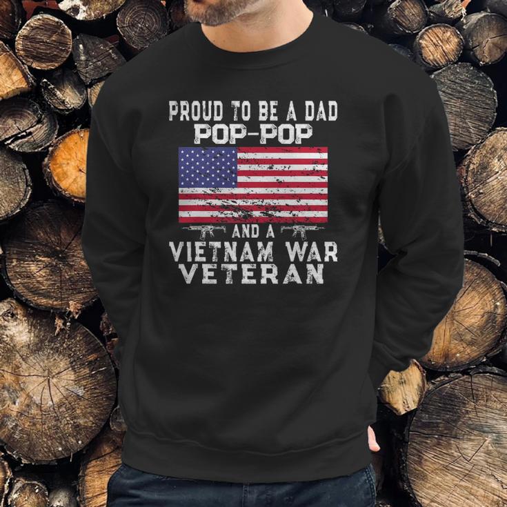 Mens Proud Dad Pop-Pop Vietnam War Veteran - Retro Us Flag Grandpa Men Sweatshirt