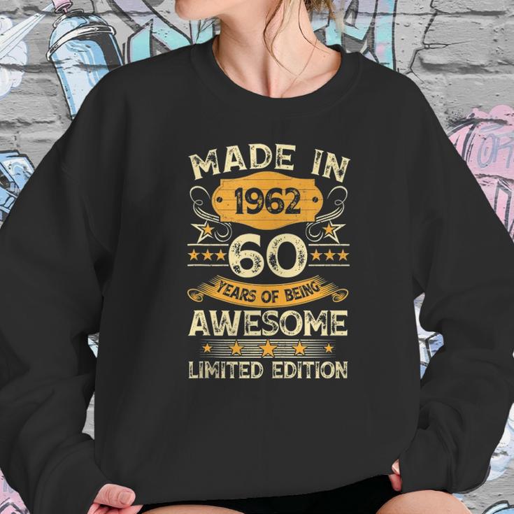 60 Years Old Vintage Made In 1962 Gift 60Th Birthday Party Women Sweatshirt Gifts for Her