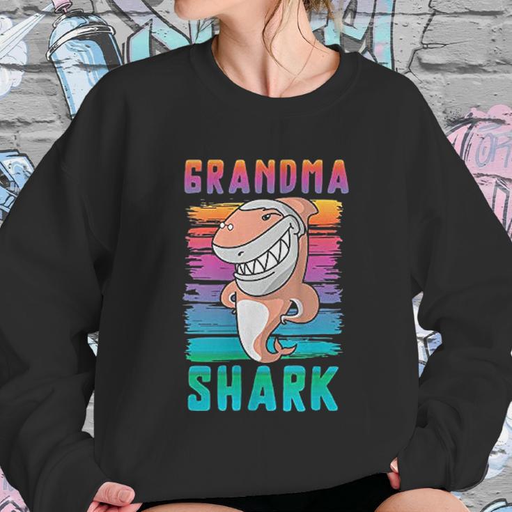 Grandma Shark Funny Retro Vintage Grandmother Women Sweatshirt Gifts for Her