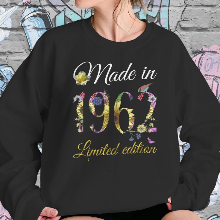 Made In 1962 Tee 60 Years Old Sunflowers Floral 60Th Birthday Women Sweatshirt Gifts for Her