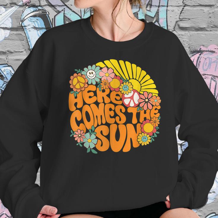 Retro Here Comes The Sun Floral Summer Family Vavation 2022 Women Sweatshirt Gifts for Her