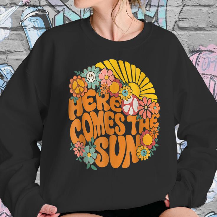 Retro Here Comes The Sun Floral Summer Family Vavation 2022 Men Women T-Shirt Graphic Print Casual Unisex Tee Women Sweatshirt Gifts for Her