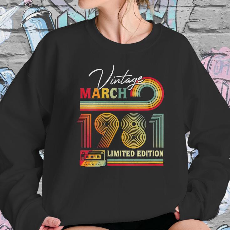 Womens Vintage March 1981 40Th Birthday Gifts Cassette Tape Retro Women Sweatshirt Gifts for Her