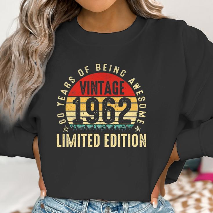 60 Years Old Awesome Vintage 1962 Retro 60Th Birthday Party Women Sweatshirt Gifts for Women