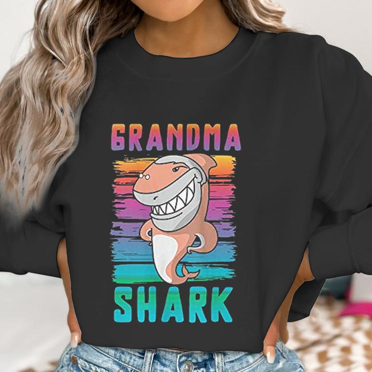 Grandma Shark Funny Retro Vintage Grandmother Women Sweatshirt Gifts for Women