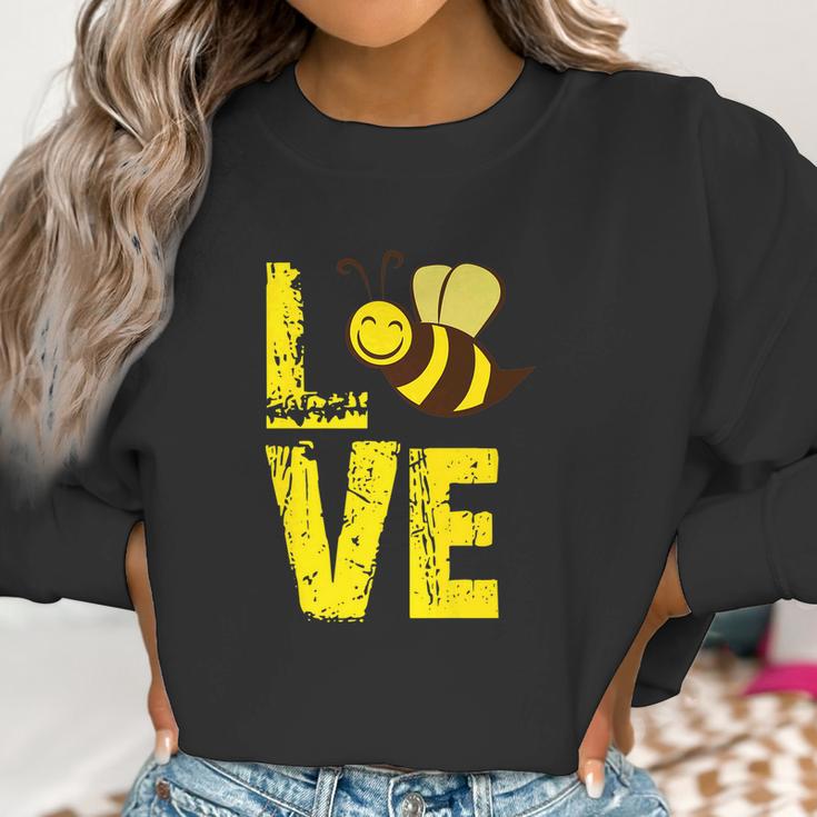 Love Bees Whisperer Beekeeper Honey Pollen Gifts 2 Women Sweatshirt Gifts for Women