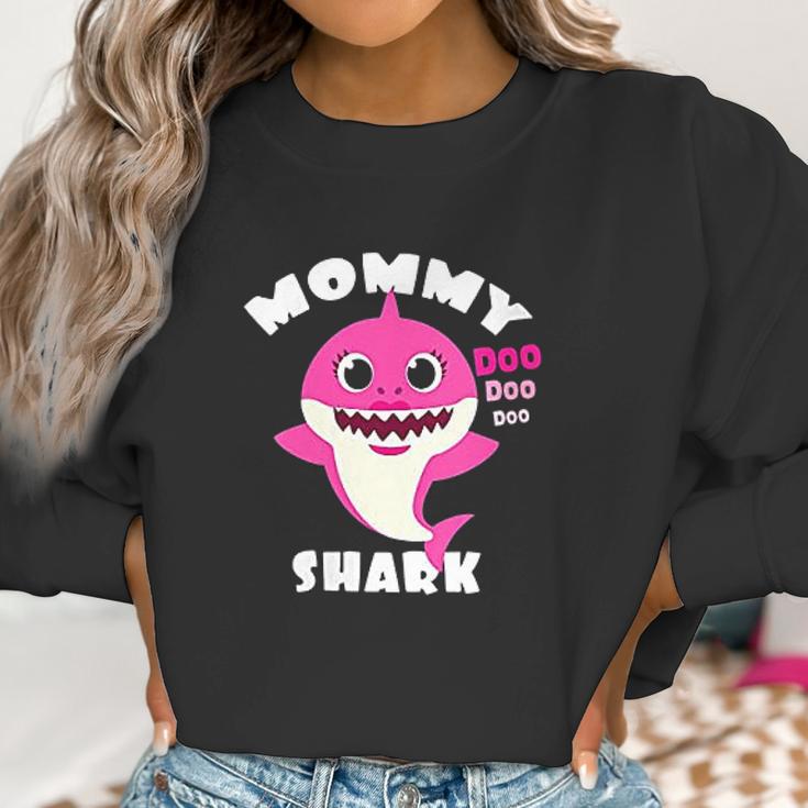 Mommy Shark Gift Cute Baby Shark Women Sweatshirt Gifts for Women