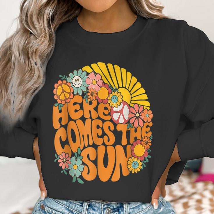 Retro Here Comes The Sun Floral Summer Family Vavation 2022 Men Women T-Shirt Graphic Print Casual Unisex Tee Women Sweatshirt Gifts for Women