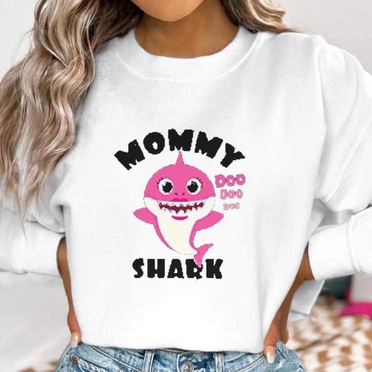 Mommy Shark Mom Shark Baby Cute Women Sweatshirt Gifts for Women