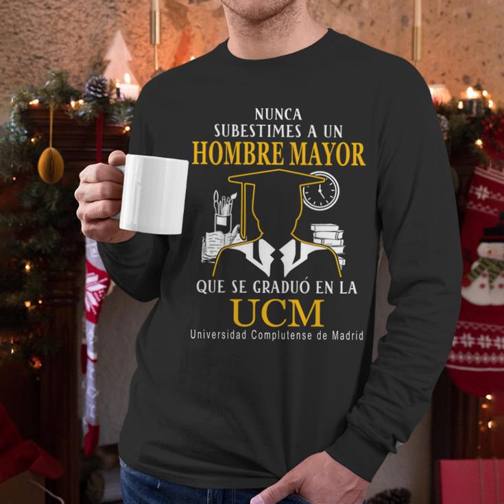 Nunca Subestimes A Un Hombre Mayor Que Se Graduo En La Ucm Universidad Complutense De Madrid Men Long Sleeve Tshirt